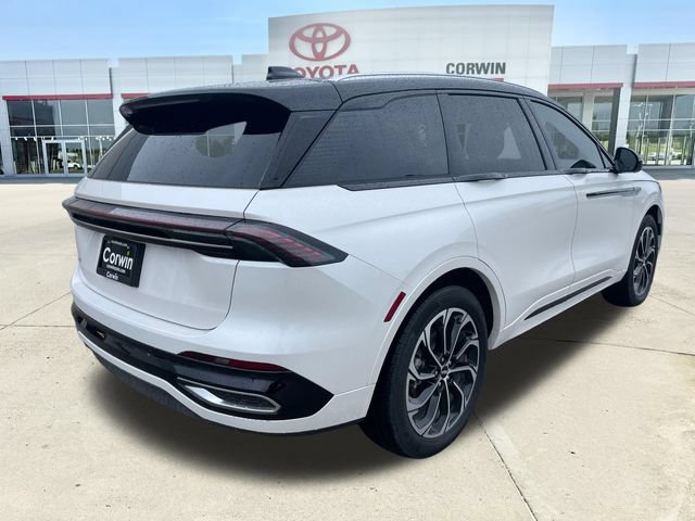 Used 2025 Lincoln Nautilus Reserve AWD/4WD image 9
