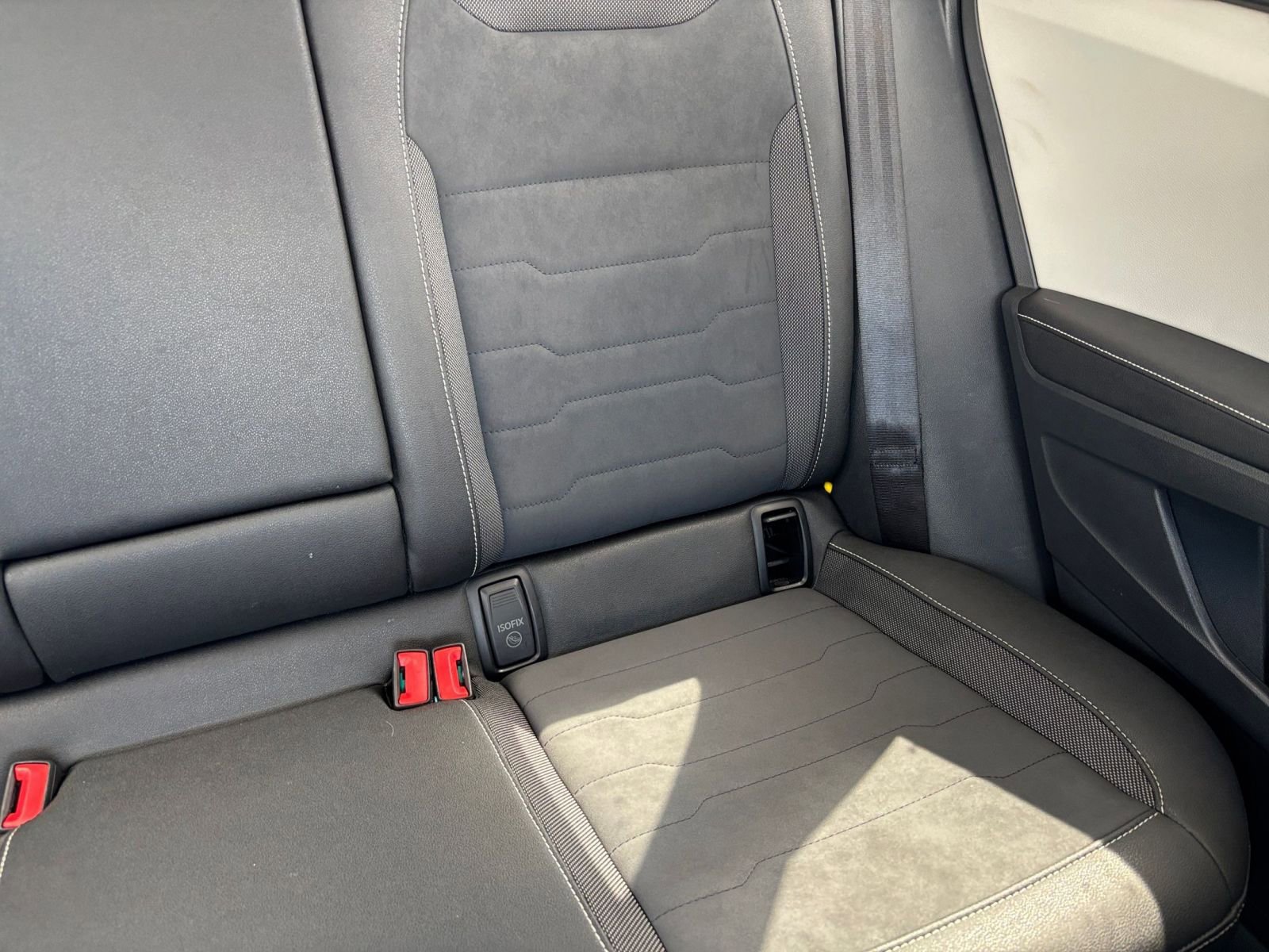 Used 2025 Volkswagen Taos SE FWD image 38