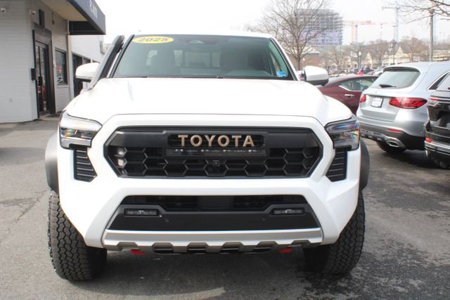 Used 2025 Toyota Tacoma Trailhunter image 5
