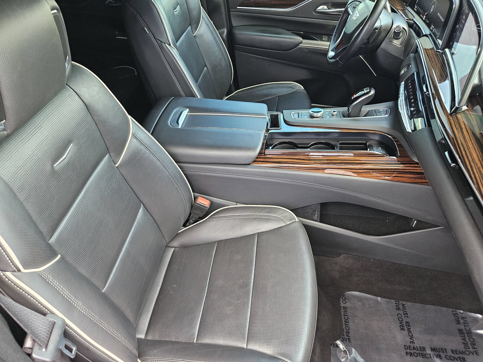 Used 2023 Cadillac Escalade Premium Luxury AWD/4WD image 17