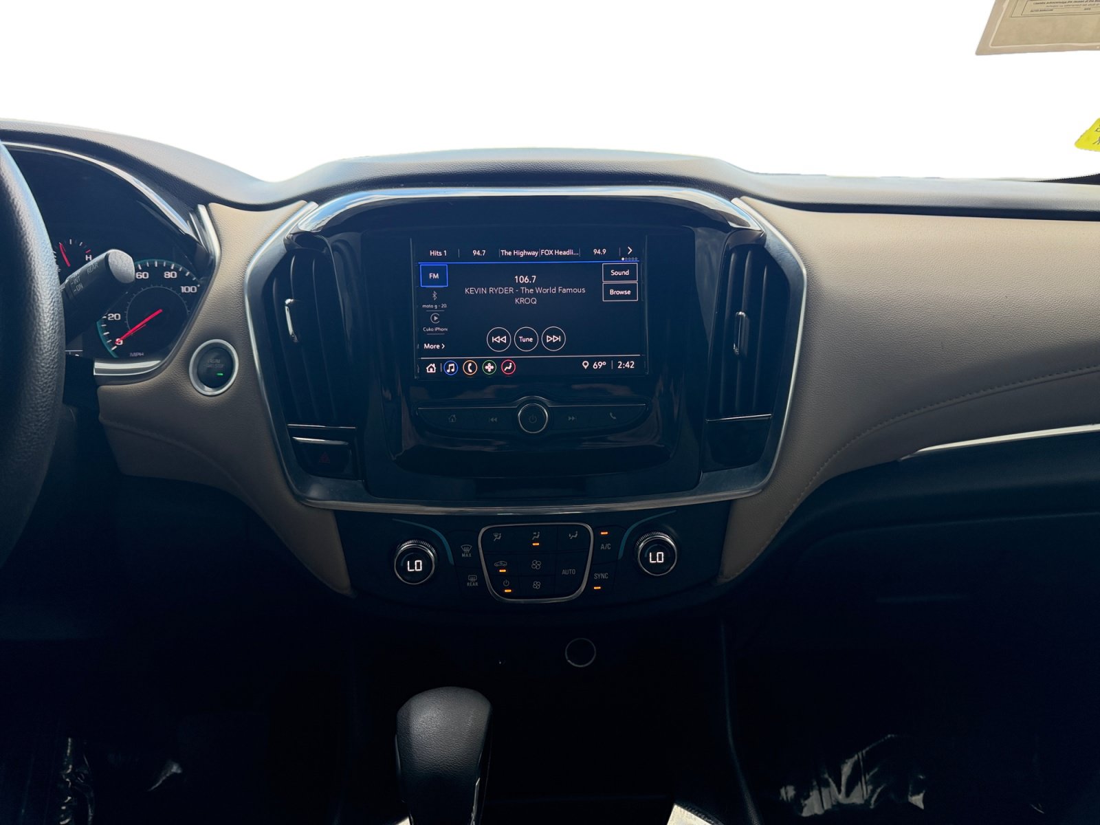 Used 2022 Chevrolet Traverse LS FWD image 7