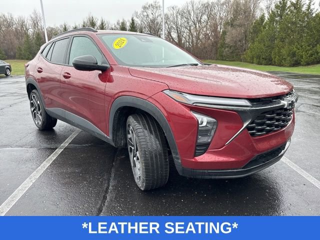 Used 2024 Chevrolet Trax RS w/ Driver Confidence Package image 2