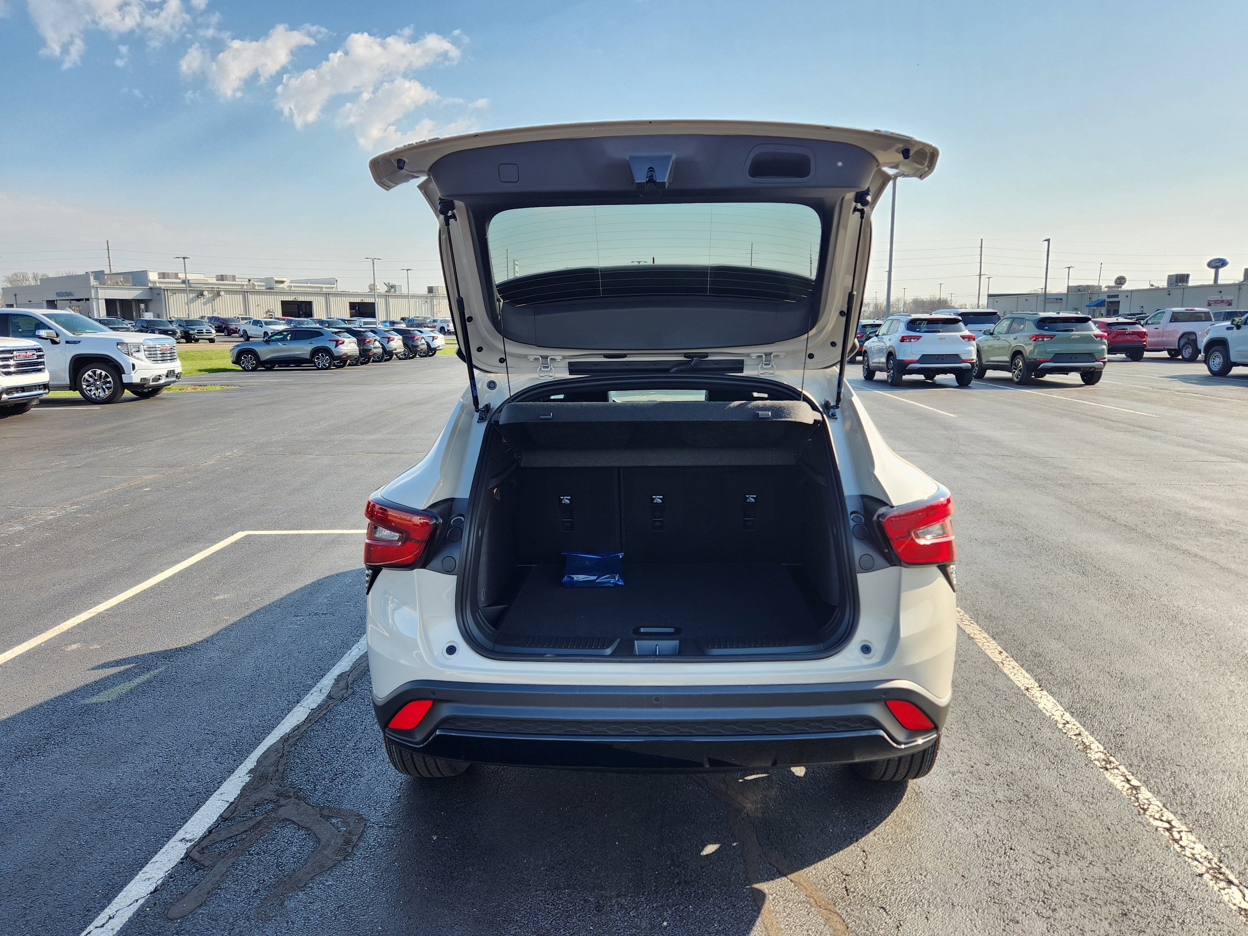 New 2026 Chevrolet Trax RS w/ Sunroof Package image 7