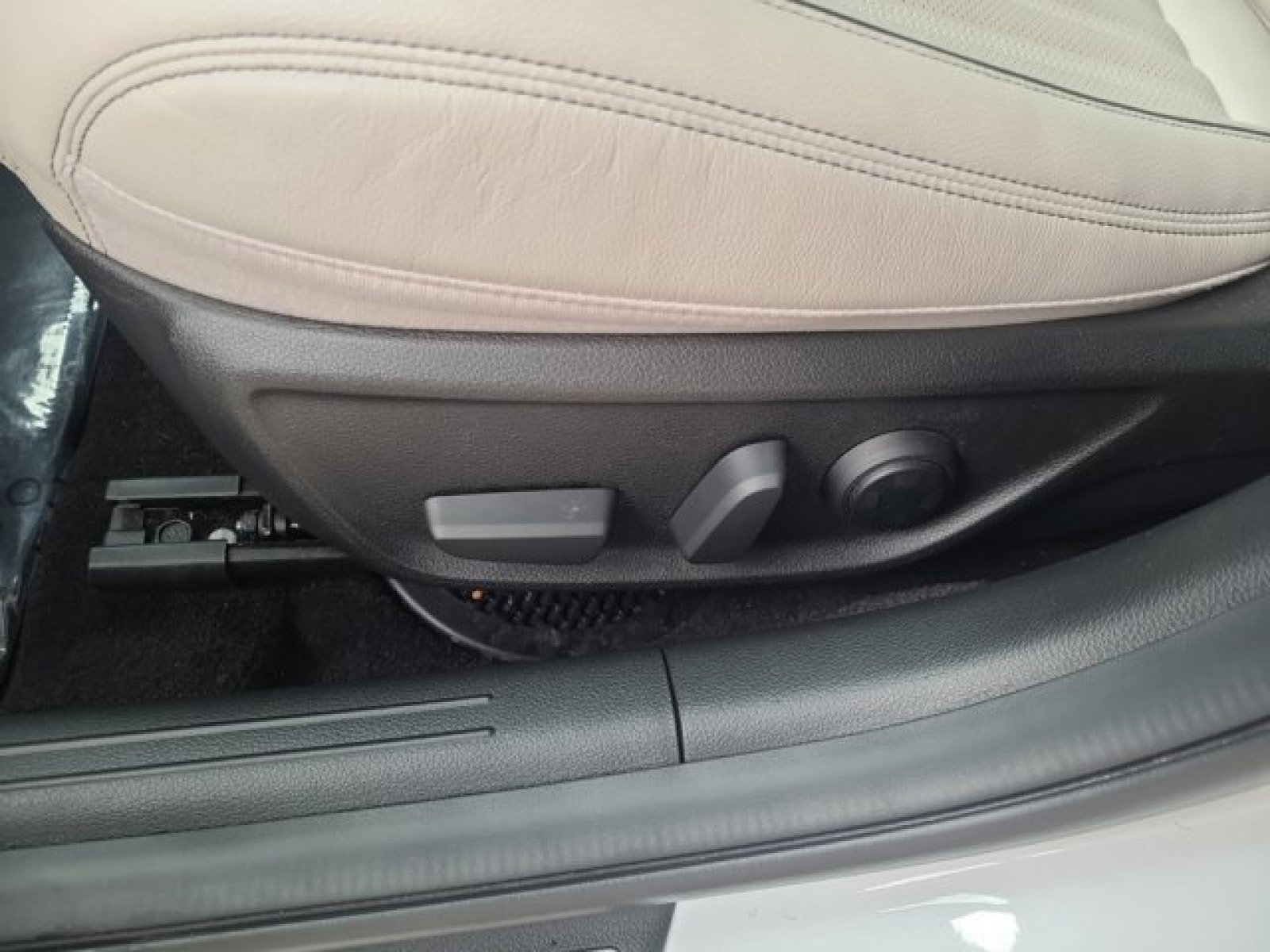 Used 2023 Genesis G70 2.0T w/ Sport Prestige Package AWD/4WD image 12