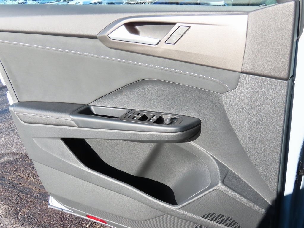 New 2025 Volkswagen Taos SE AWD/4WD image 37