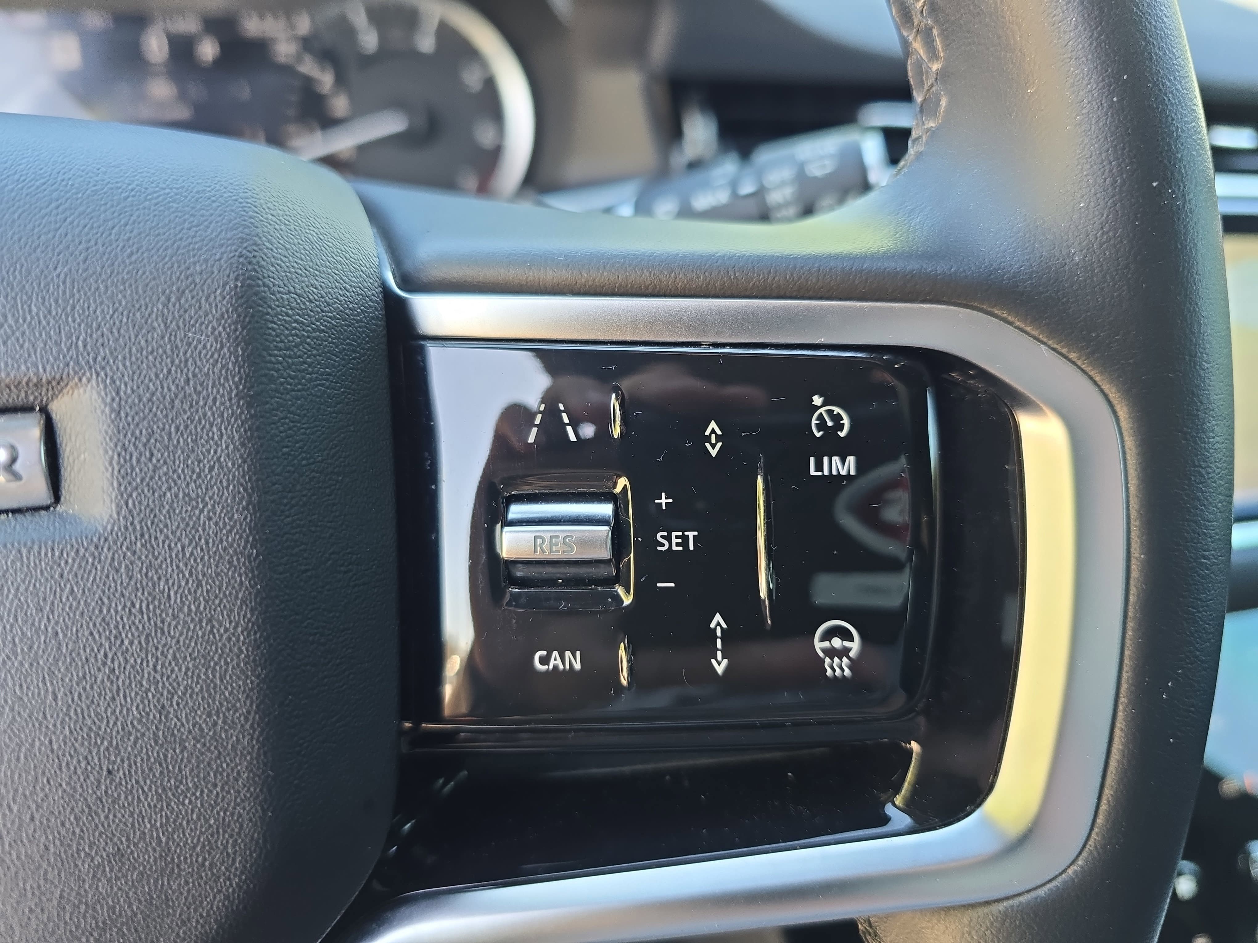 Certified 2023 Land Rover Range Rover Evoque SE image 18