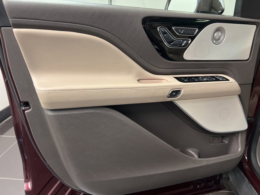 Used 2020 Lincoln Aviator Reserve w/ Equipment Group 202A image 28