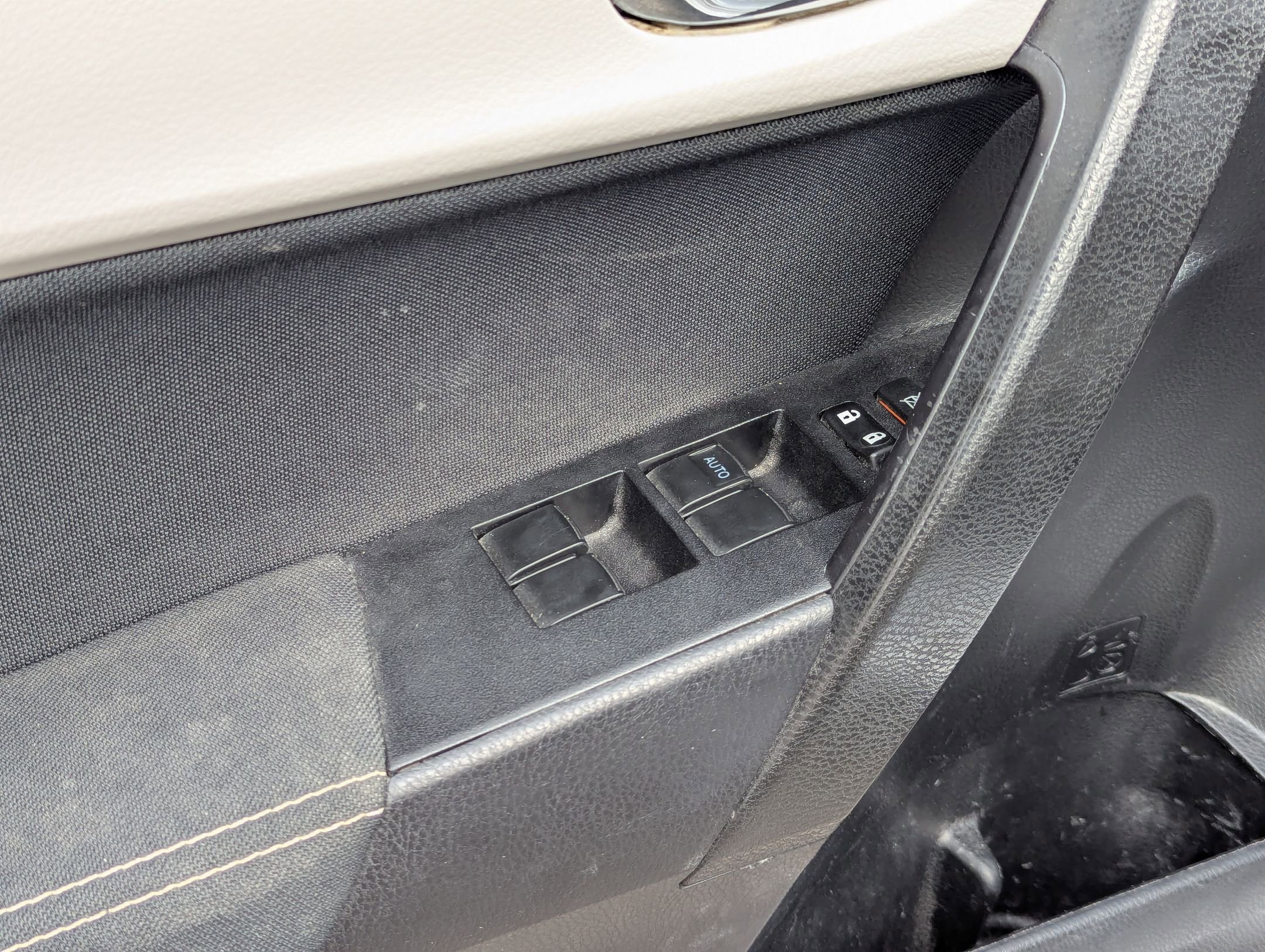 Used 2018 Toyota Corolla L image 11