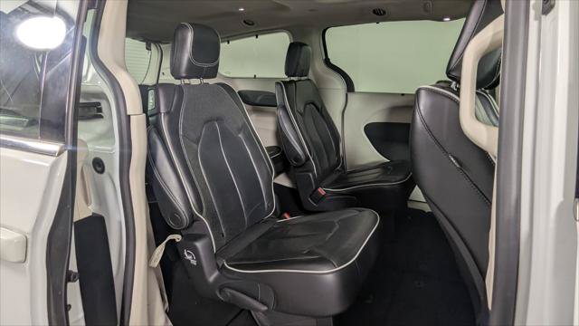 Used 2023 Chrysler Pacifica Limited FWD image 21