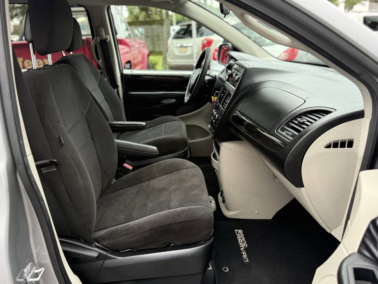 Used 2013 Dodge Grand Caravan SE image 19