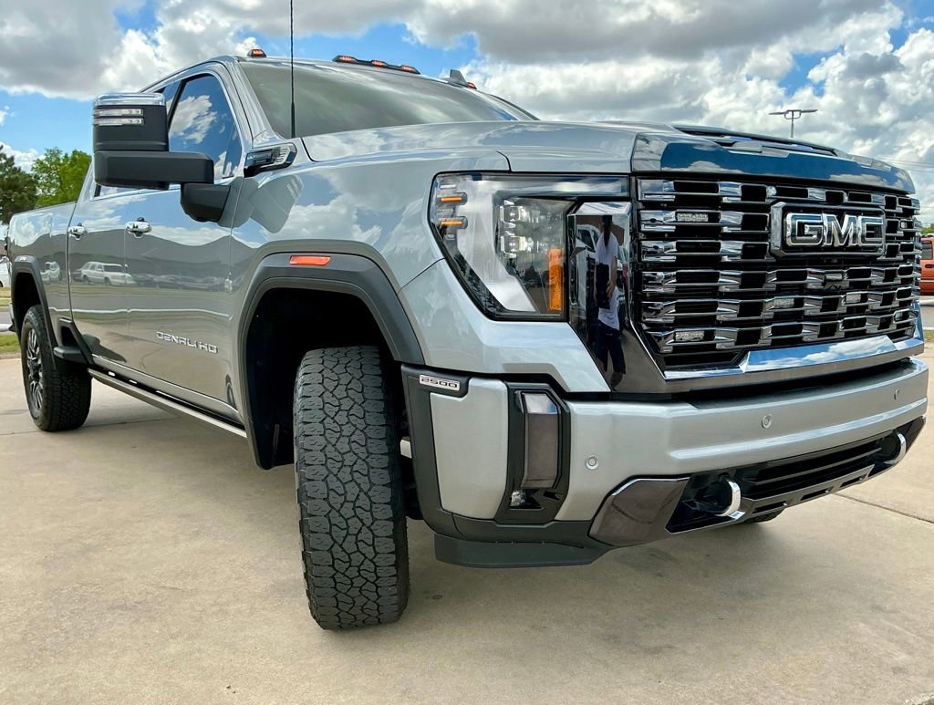 Used 2024 GMC Sierra 2500 Denali Ultimate w/ Max Trailering Package AWD/4WD image 3