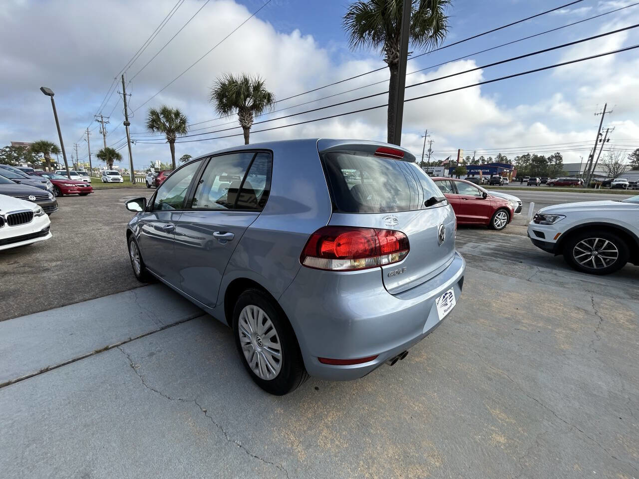 Used 2010 Volkswagen Golf 4-Door image 5