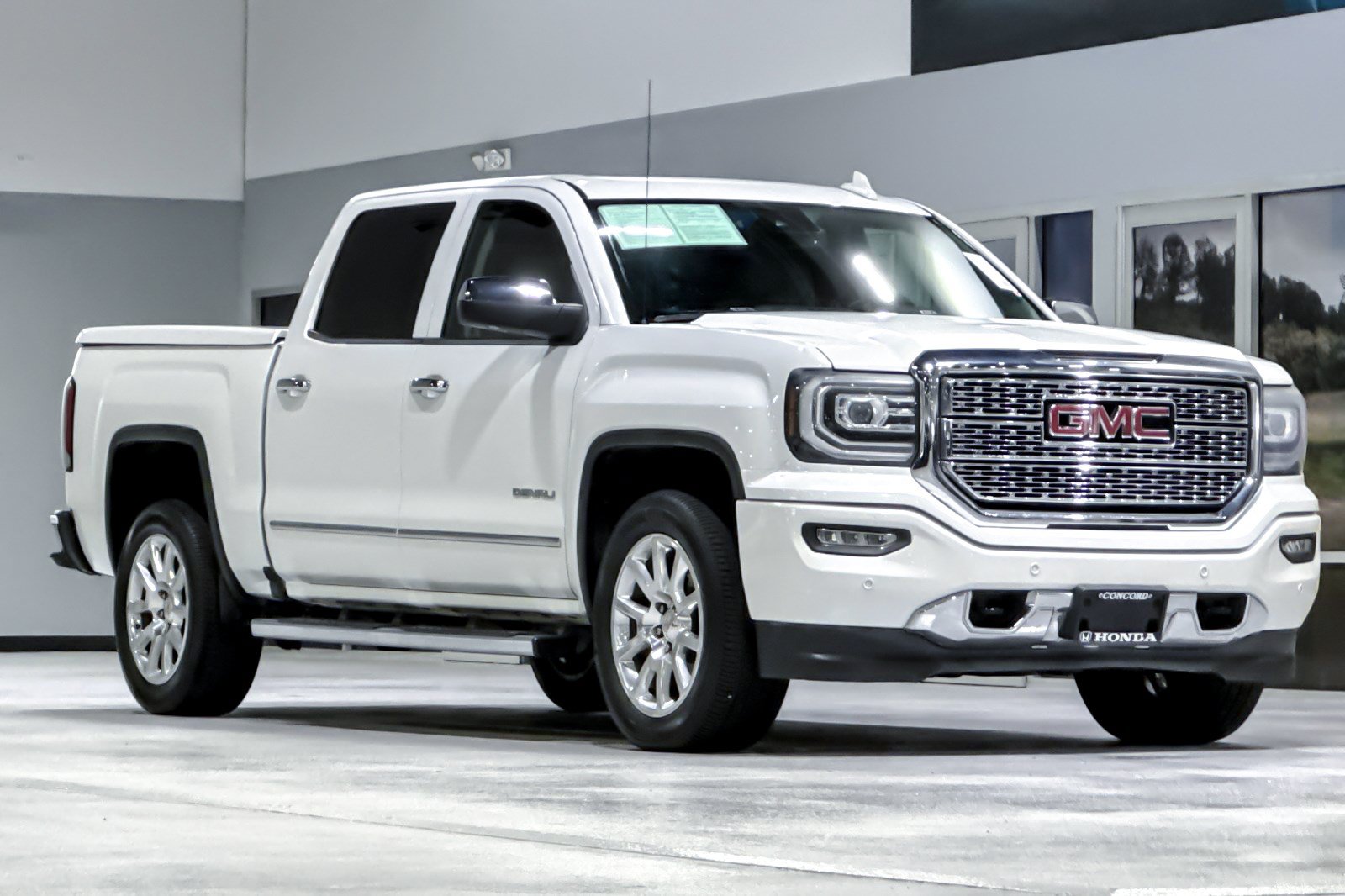 Used 2016 GMC Sierra 1500 Denali w/ Enhanced Driver Alert Package AWD/4WD image 7