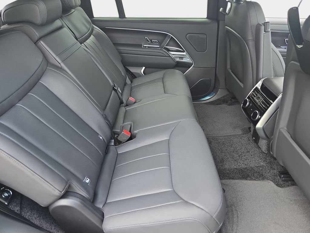 New 2026 Land Rover Range Rover Long Wheelbase SE AWD/4WD image 11