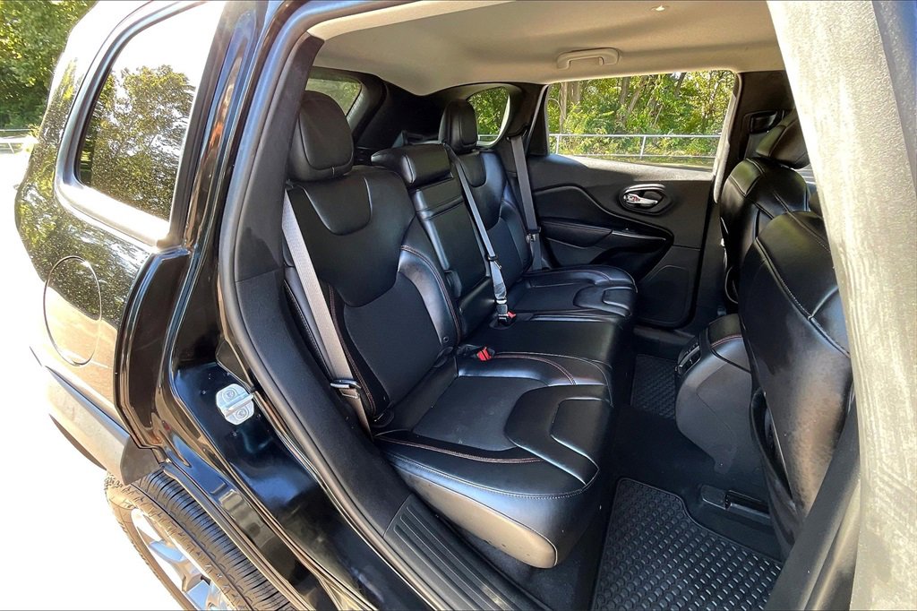 Used 2019 Jeep Cherokee Trailhawk w/ Cold Weather Group image 22