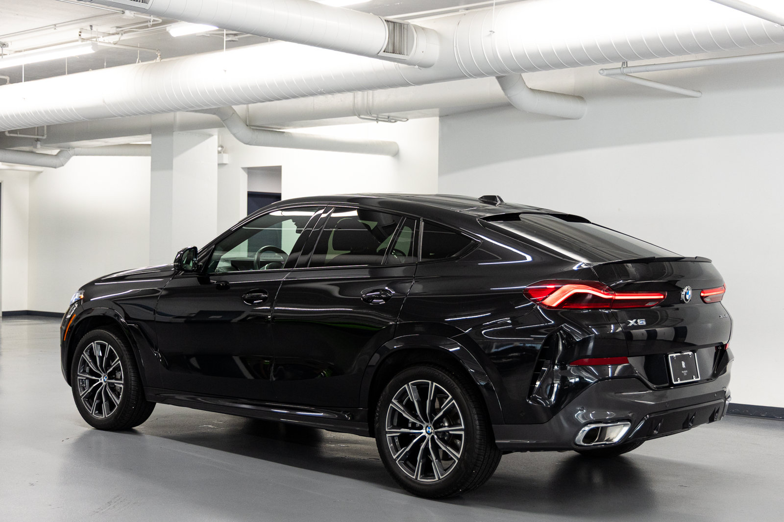 Used 2026 BMW X6 xDrive40i w/ Climate Comfort Package AWD/4WD image 3