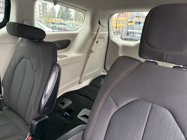 Used 2018 Chrysler Pacifica LX image 13