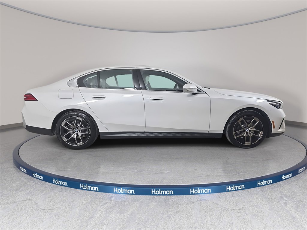 Used 2026 BMW 530i xDrive w/ Premium Package image 5