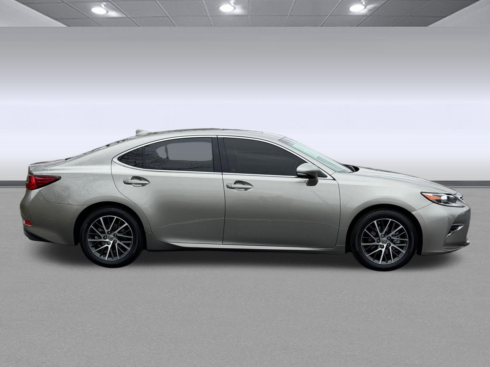 Used 2017 Lexus ES 350 w/ Premium Package image 8