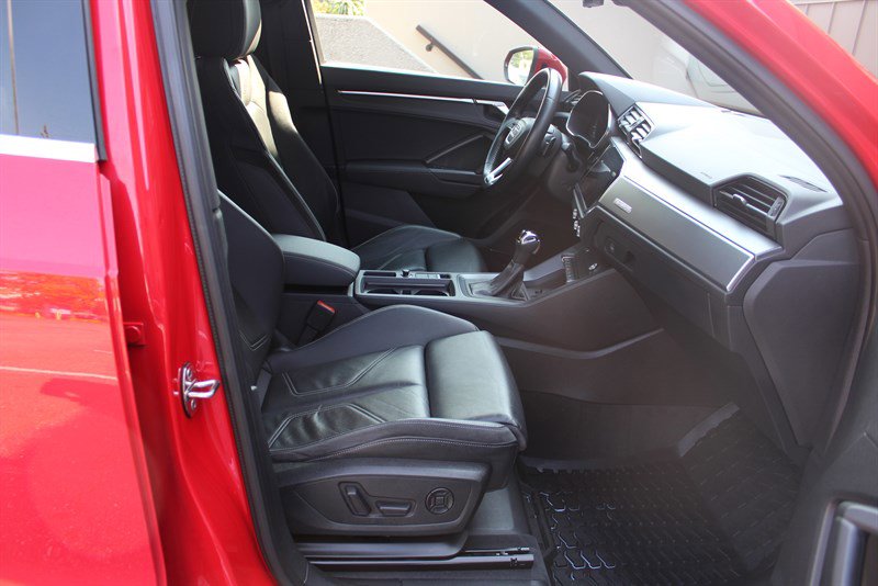 Used 2020 Audi Q3 2.0T Prestige w/ Prestige Package image 28