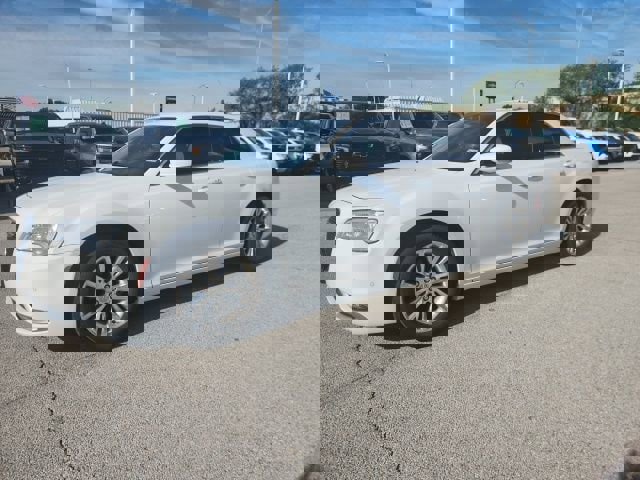 Used 2021 Chrysler 300 Touring L image 2