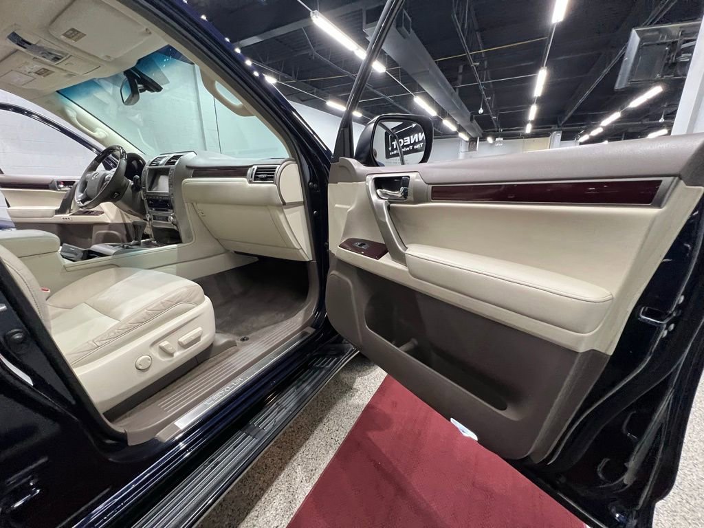 Used 2018 Lexus GX 460 Premium w/ Premium Package image 37