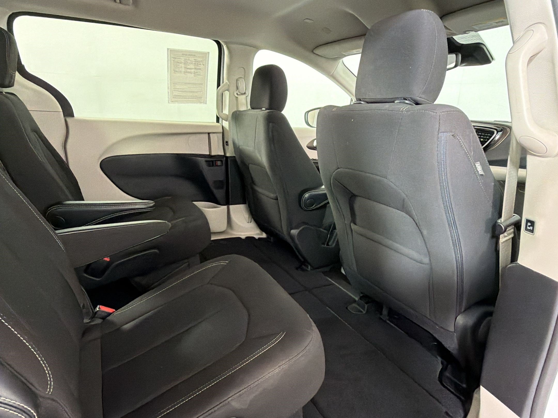 Used 2023 Chrysler Voyager LX FWD image 28