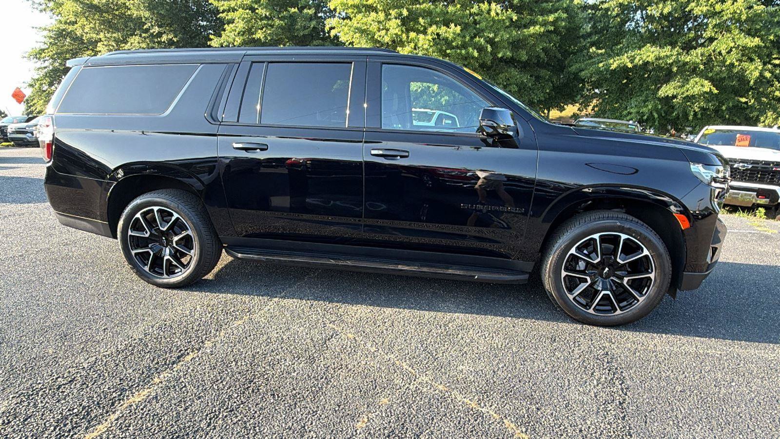 Used 2024 Chevrolet Suburban RST w/ Luxury Package AWD/4WD image 8