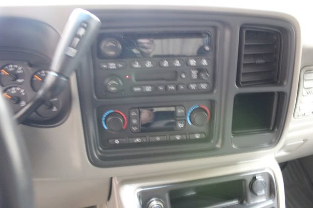 Used 2005 Chevrolet Silverado 2500 LT w/ Heavy-Duty Power Package AWD/4WD image 22