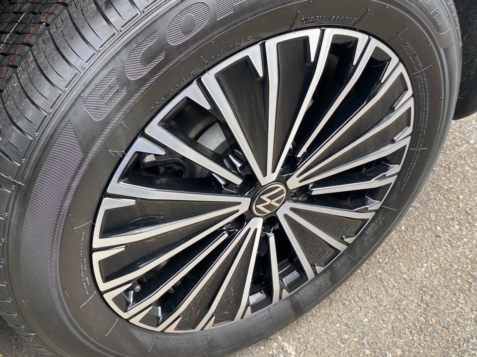 Certified 2026 Volkswagen Tiguan S AWD/4WD image 18