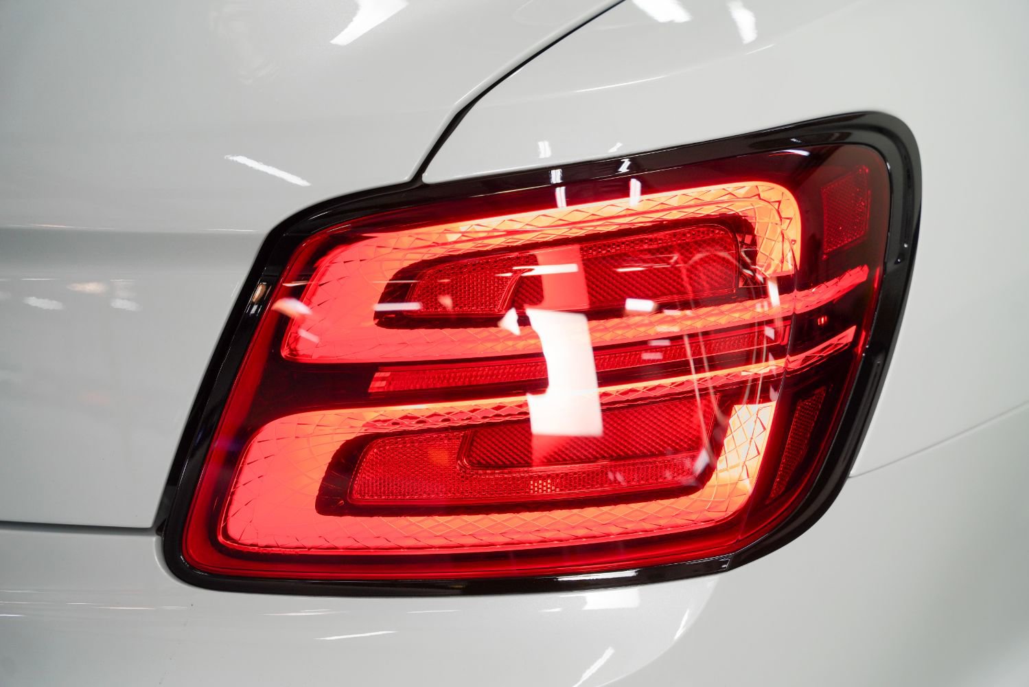 Used 2024 Bentley Flying Spur W12 image 22