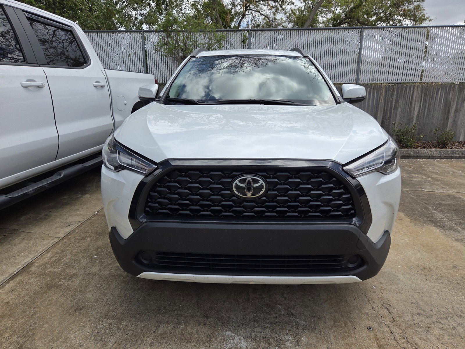Used 2023 Toyota Corolla Cross LE image 2