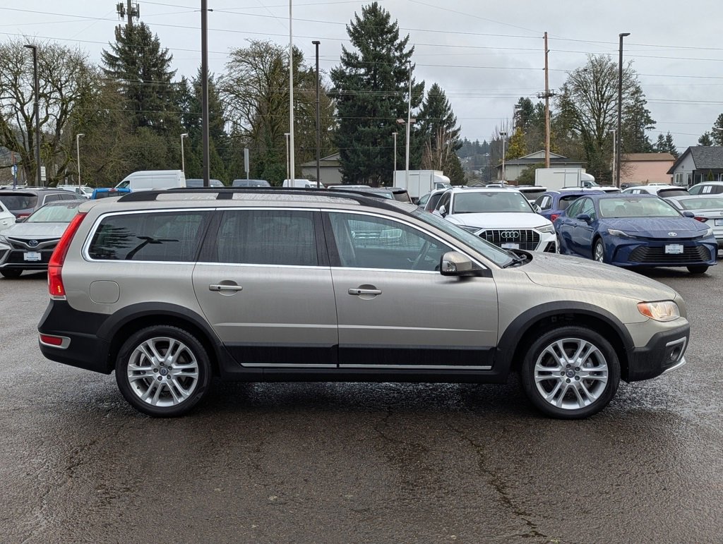 Used 2016 Volvo XC70 T5 Premier w/ Proximity Package image 6
