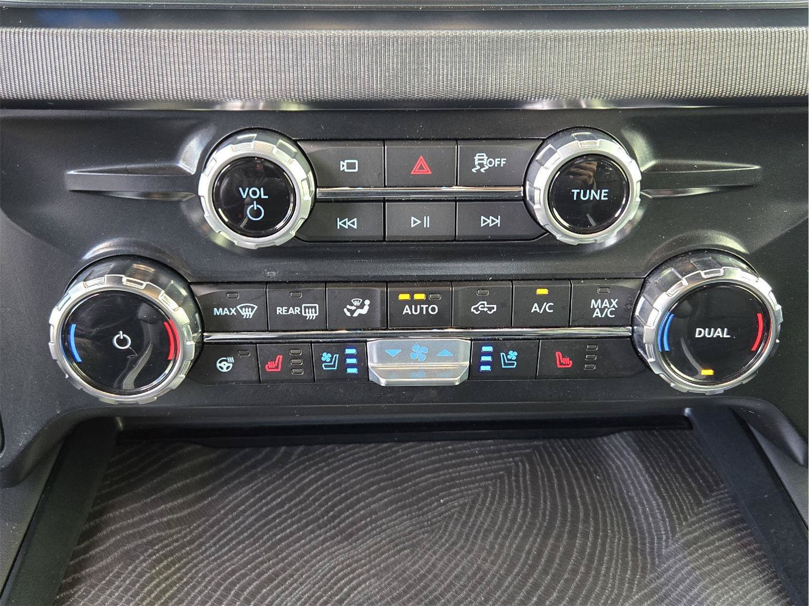 Used 2025 Ford F350 Platinum AWD/4WD image 18