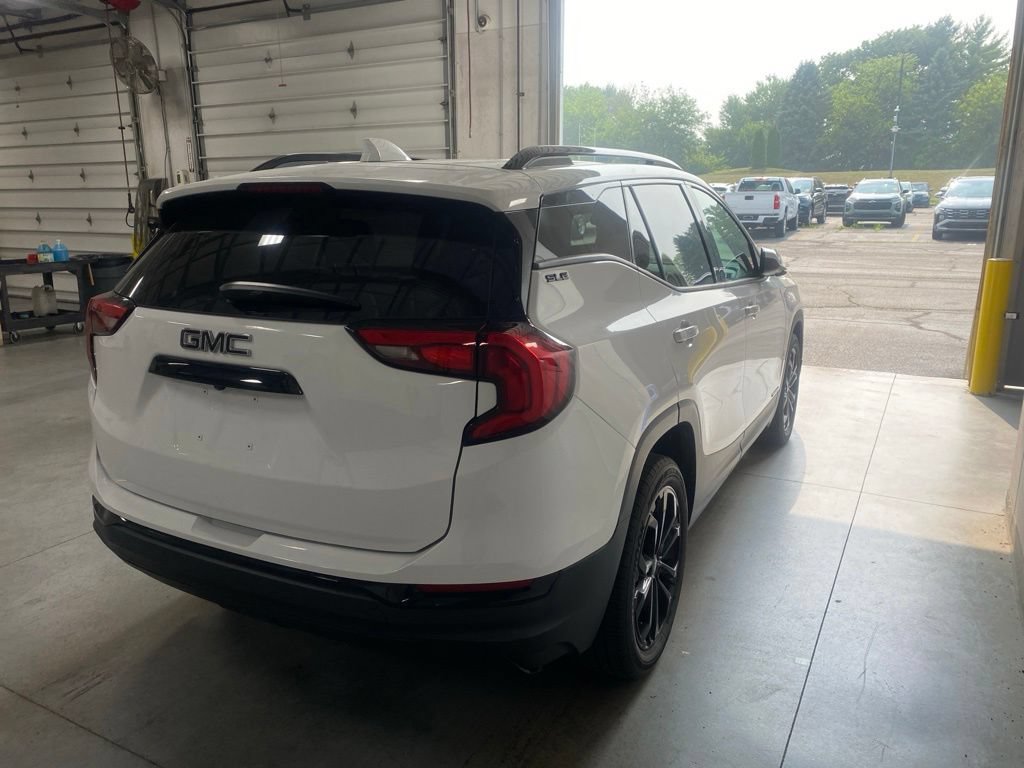 Used 2020 GMC Terrain SLE w/ Elevation Edition FWD image 4