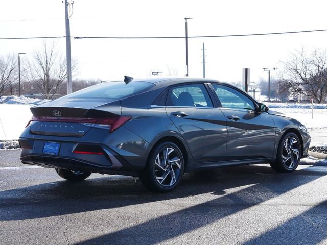 Used 2024 Hyundai Elantra Limited image 7