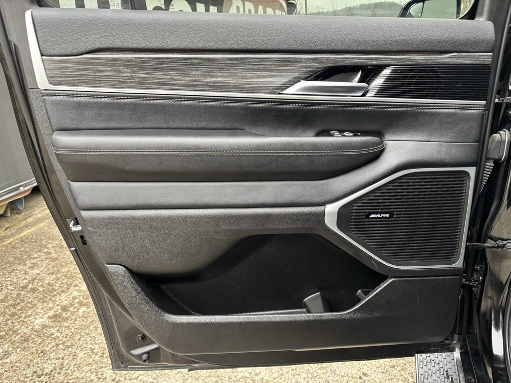 Used 2024 Jeep Wagoneer L Series II w/ Flexible Seating Group image 20