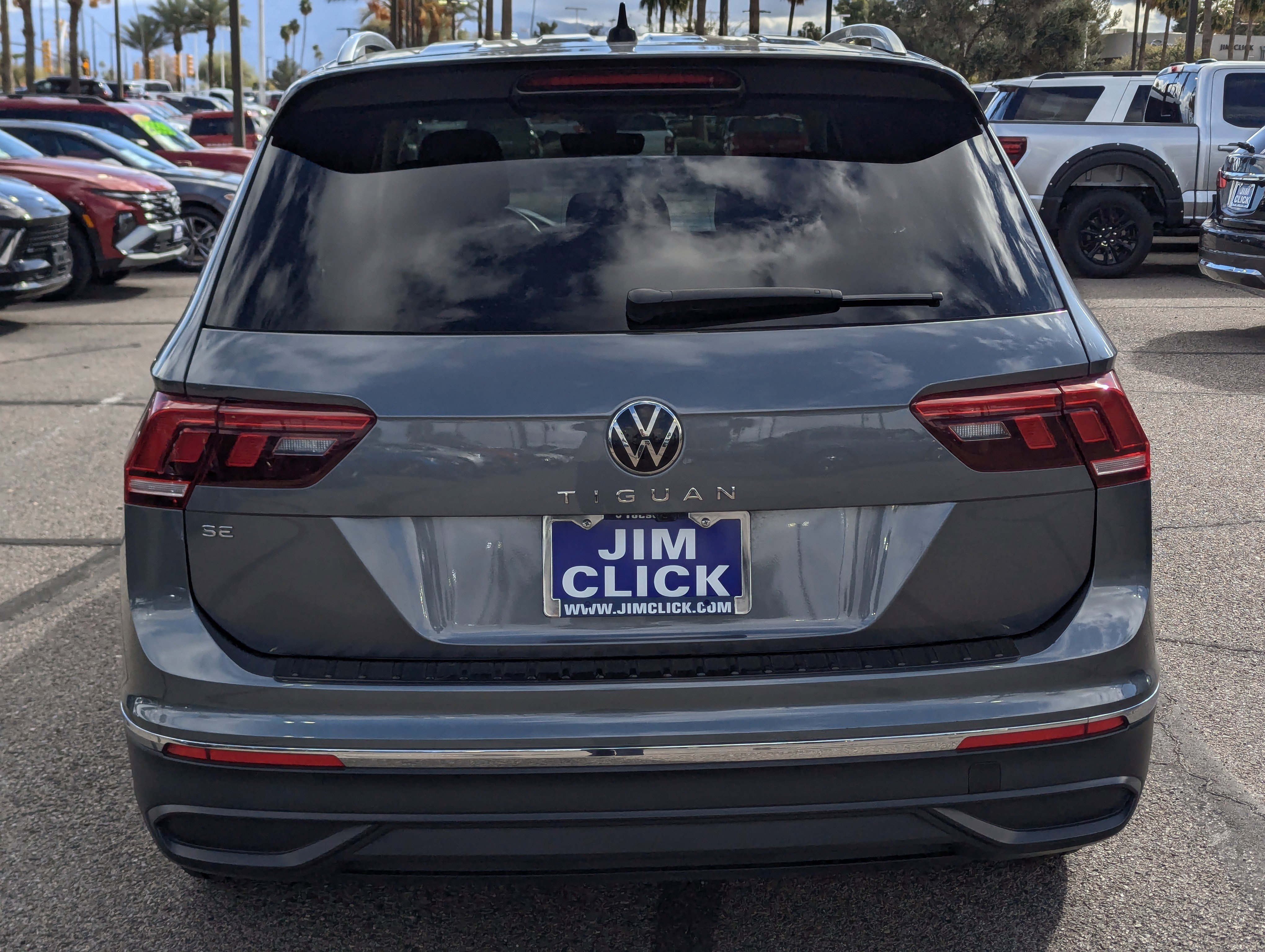 Used 2023 Volkswagen Tiguan SE image 3