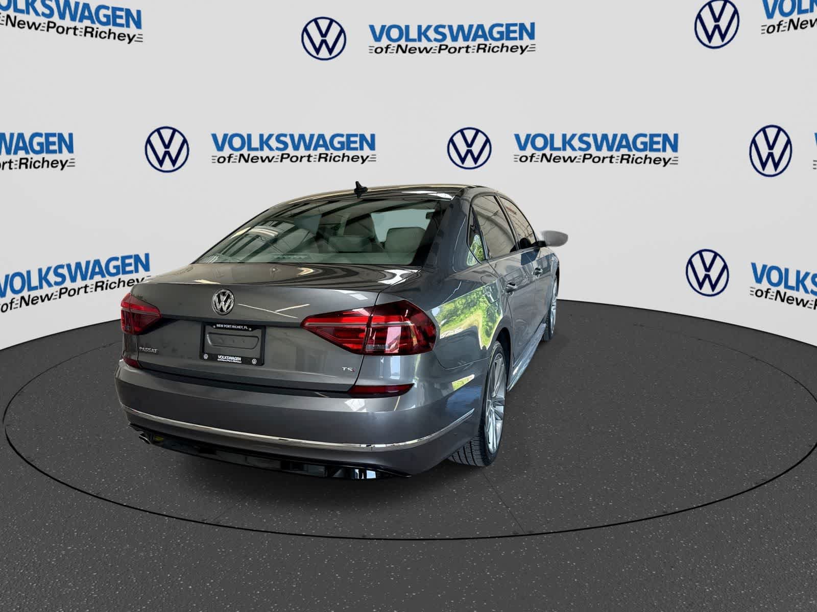 Used 2018 Volkswagen Passat 2.0T R-Line FWD image 14