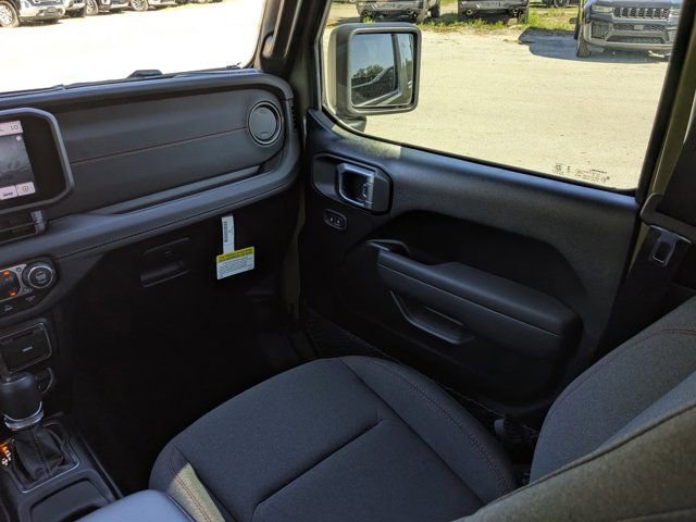 New 2026 Jeep Gladiator Rubicon w/ Safety Group AWD/4WD image 17