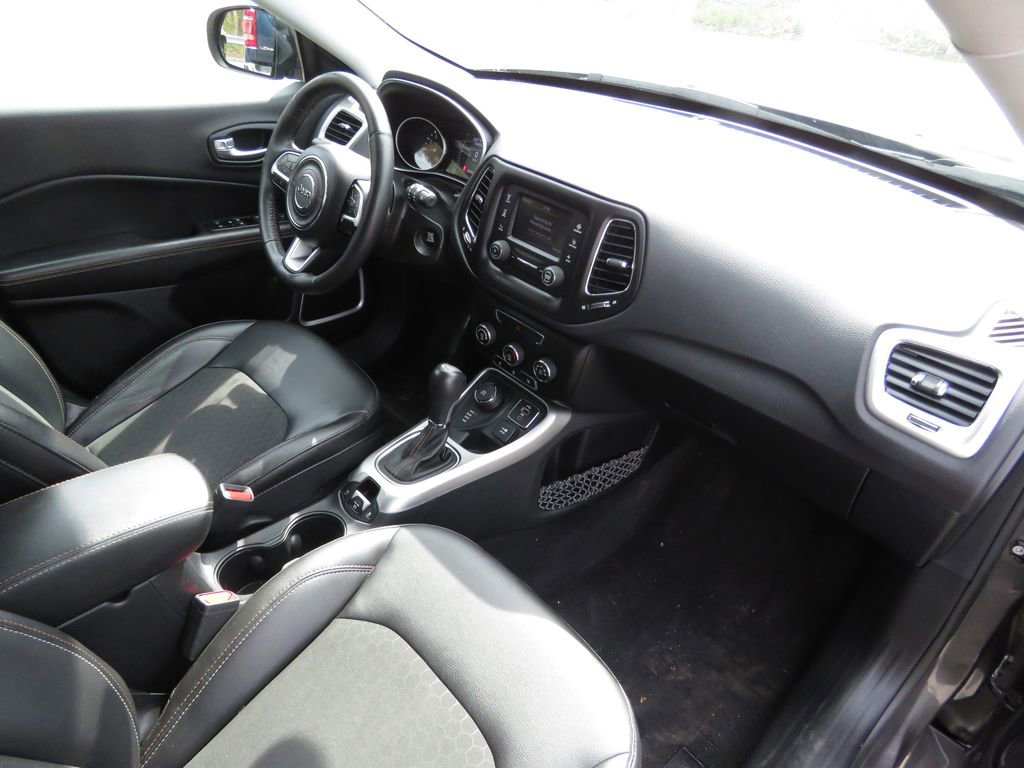 Used 2018 Jeep Compass Latitude w/ Cold Weather Group AWD/4WD image 14