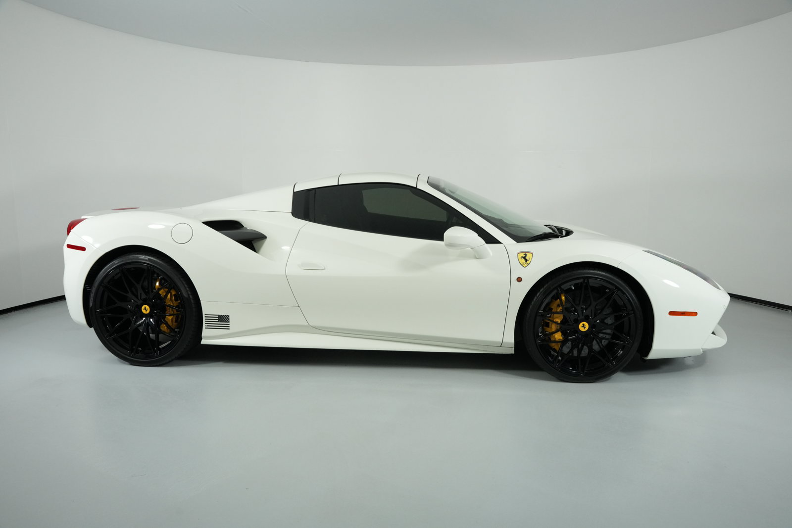Used 2019 Ferrari 488 Spider RWD image 16