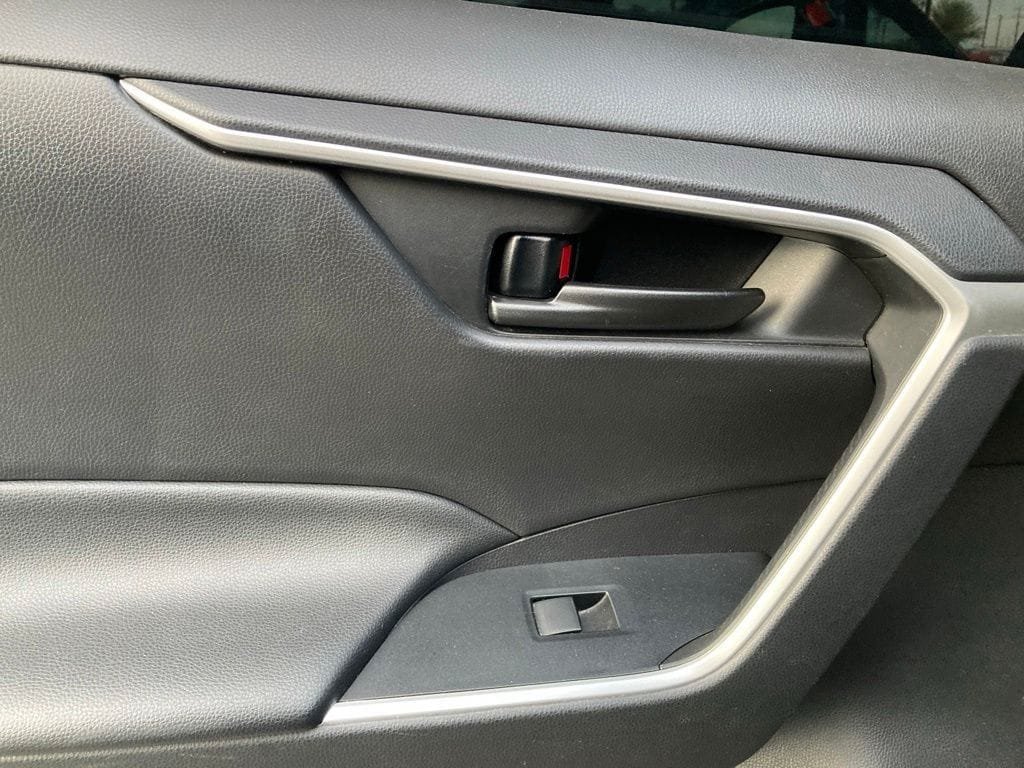 Certified 2021 Toyota RAV4 LE FWD image 11