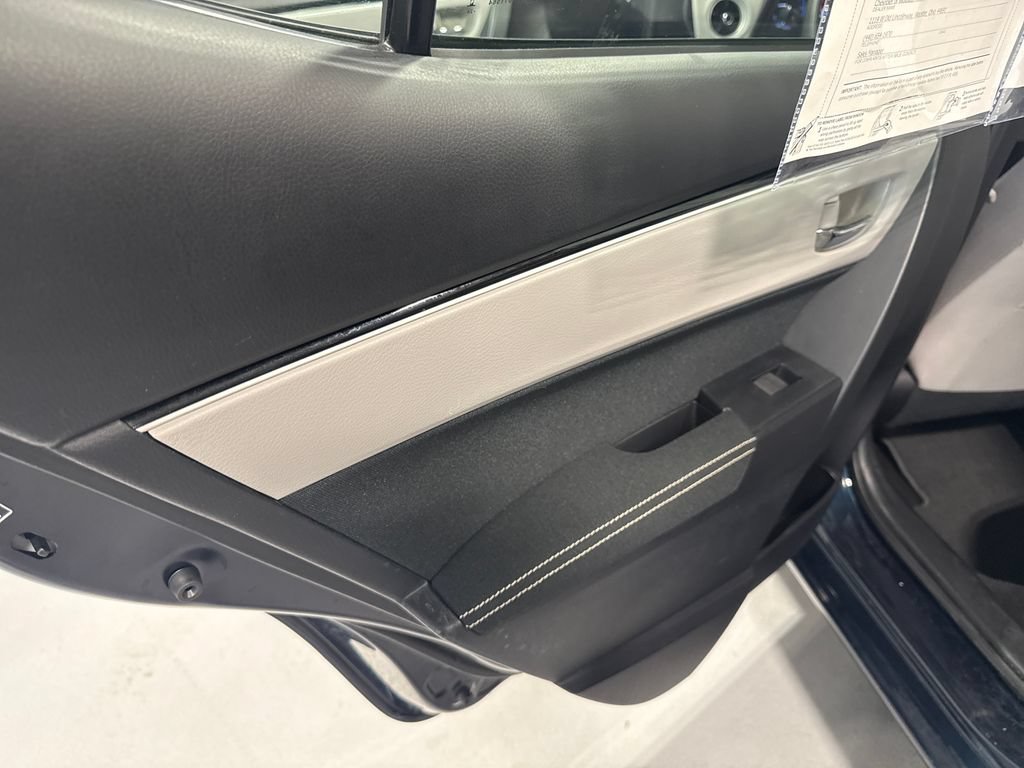 Used 2018 Toyota Corolla LE FWD image 38