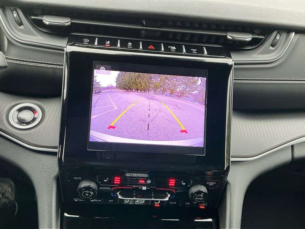 Used 2025 Jeep Grand Cherokee Laredo X w/ Luxury Tech Group I image 21