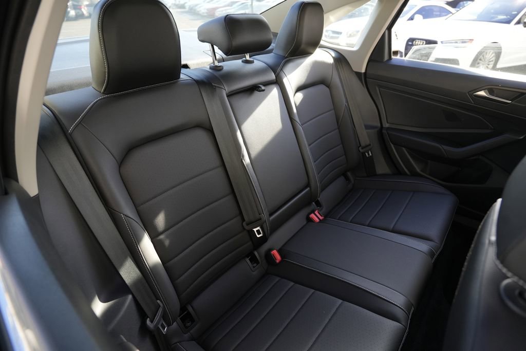 Used 2023 Volkswagen Jetta SE FWD image 29