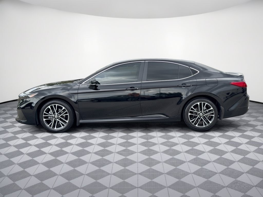 Used 2025 Toyota Camry XLE FWD image 2