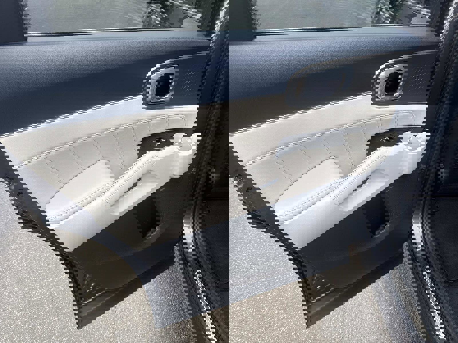 Used 2022 Kia Sorento SX Prestige w/ Panoramic Sunroof Package image 18