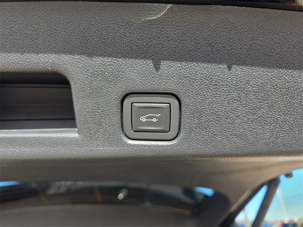 New 2025 GMC Acadia Elevation image 14