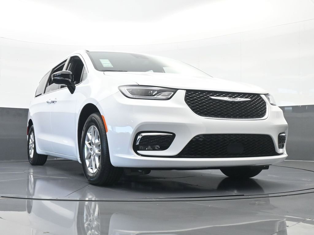 Used 2025 Chrysler Pacifica Select FWD image 59